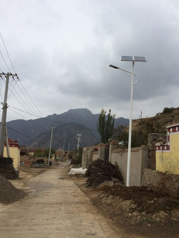 農(nóng)村太陽能路燈價格 農(nóng)村太陽能路燈價格